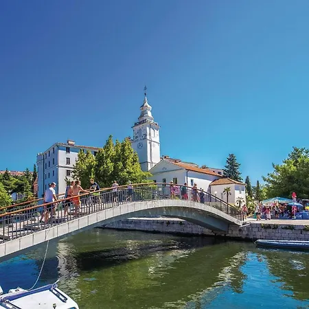 Lovely Apartment In Crikvenica With Sauna Цриквеница